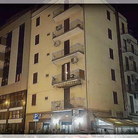 Appartamento Claudia Барі Екстер'єр фото